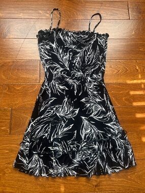 Vesti Black and White Tropical Print Dress